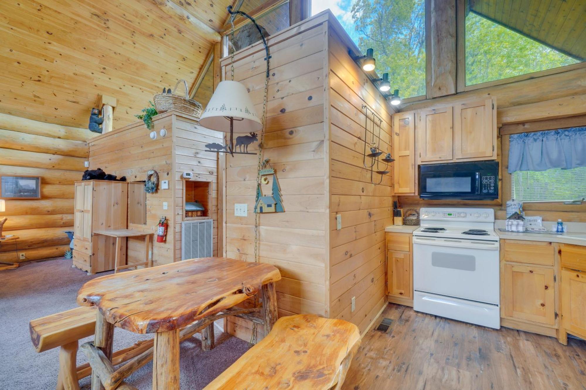 Gatlinburg Cabin With Hot Tub About 11 Miles To Downtown Exterior photo