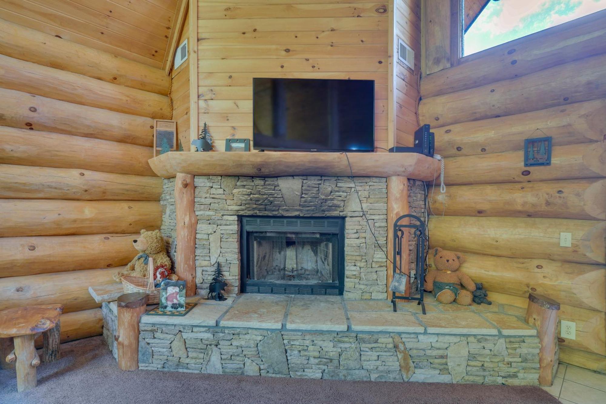 Gatlinburg Cabin With Hot Tub About 11 Miles To Downtown Exterior photo